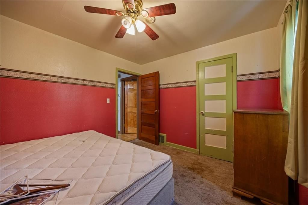 Photo 12 of 22 - 613 N Highland Drive, Independence, MO 64050