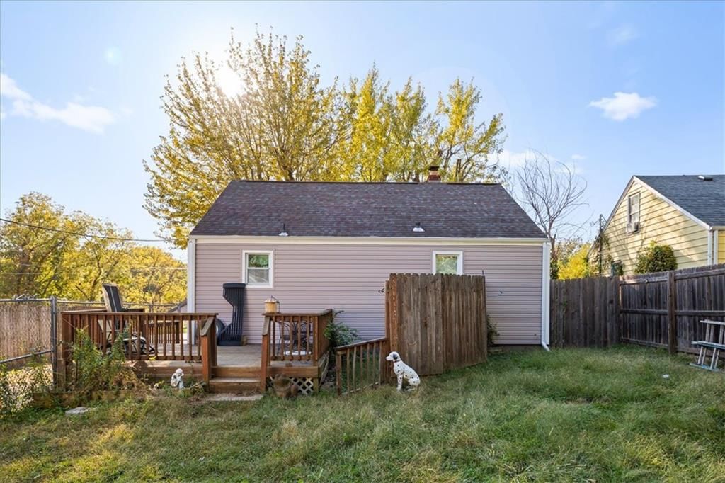 Photo 18 of 22 - 613 N Highland Drive, Independence, MO 64050