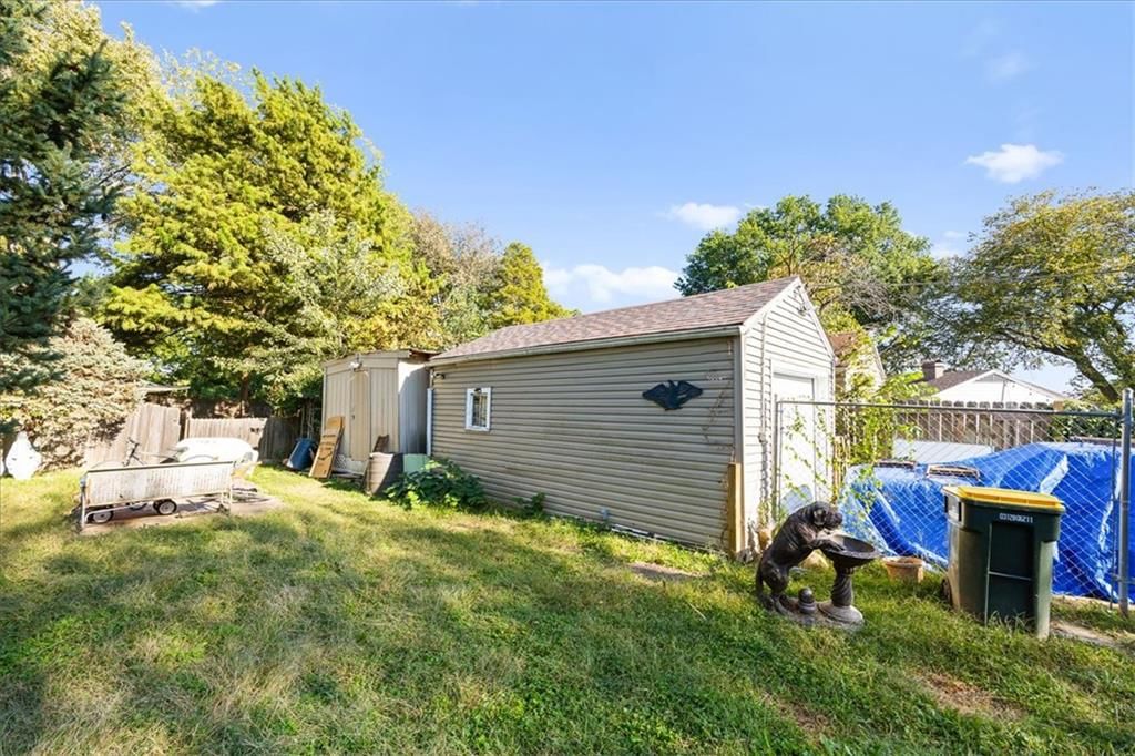 Photo 19 of 22 - 613 N Highland Drive, Independence, MO 64050