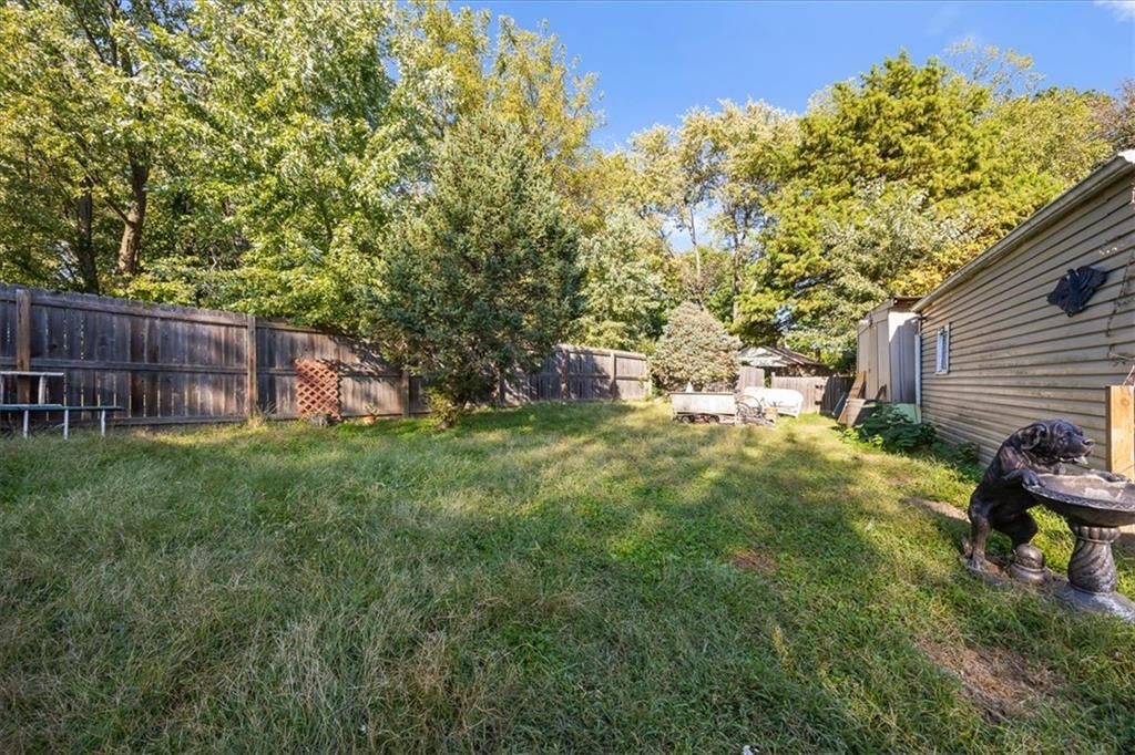 Photo 21 of 22 - 613 N Highland Drive, Independence, MO 64050