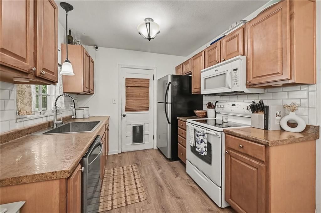 Photo 7 of 18 - 5344 Nall Avenue, Roeland Park, KS 66202