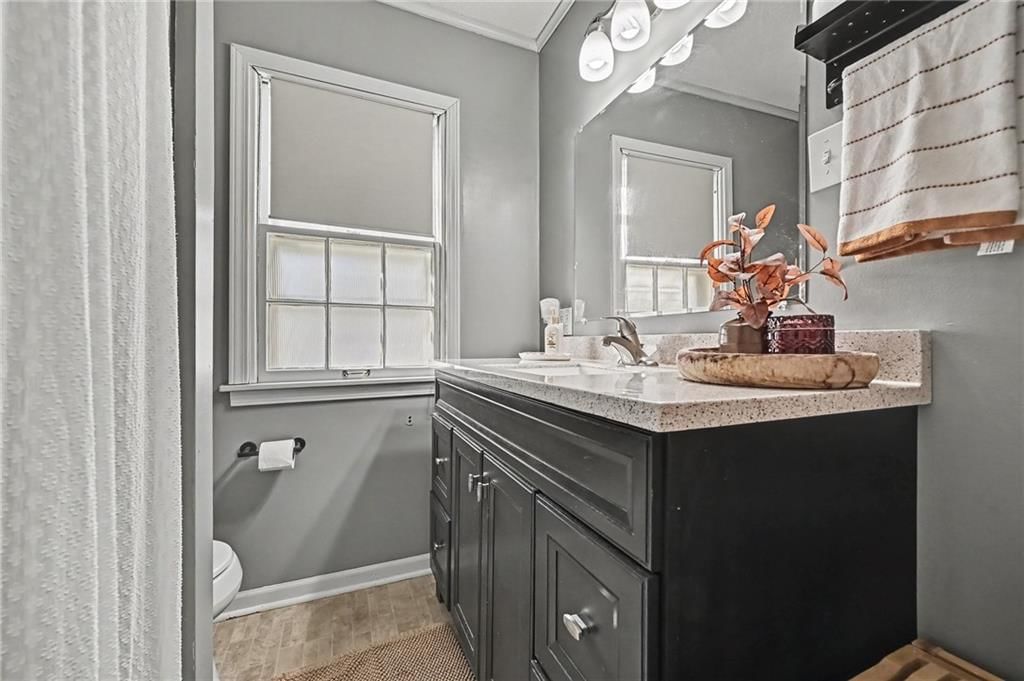 Photo 11 of 18 - 5344 Nall Avenue, Roeland Park, KS 66202