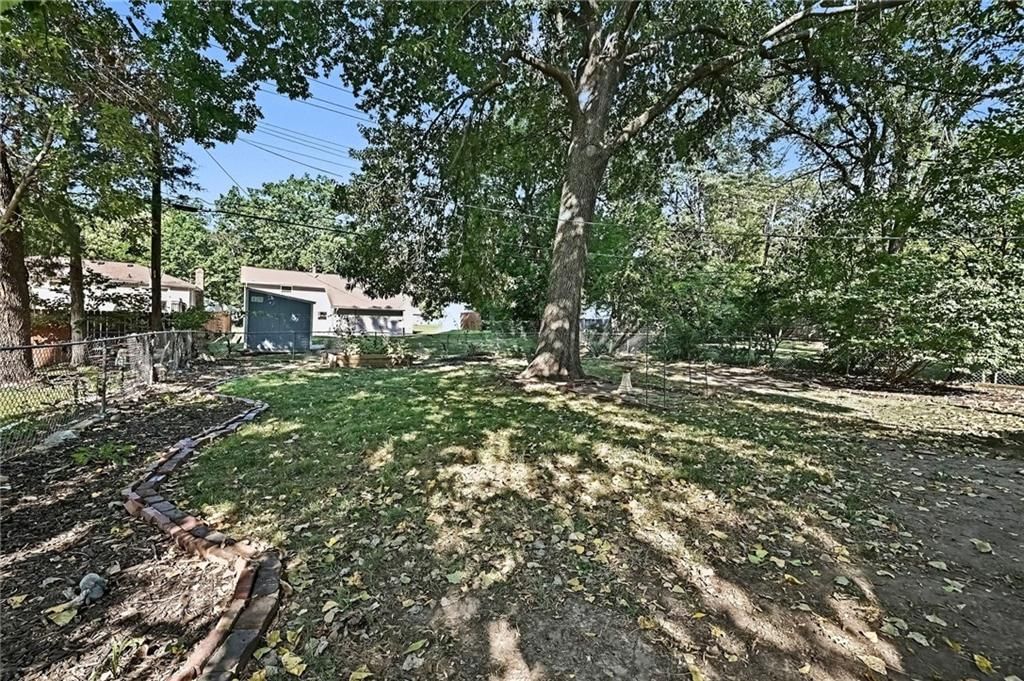 Photo 18 of 18 - 5344 Nall Avenue, Roeland Park, KS 66202