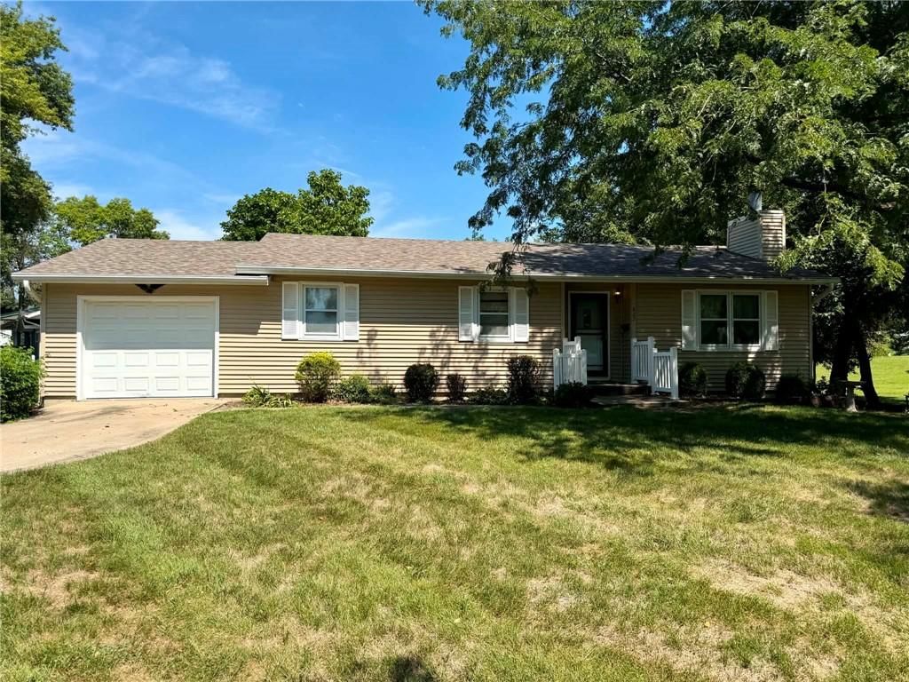 627 W Edwards Street — photo 1