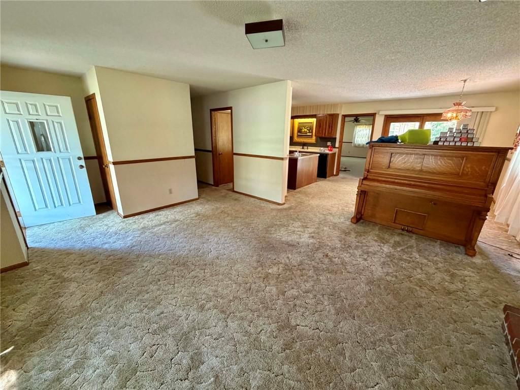 627 W Edwards Street — photo 3