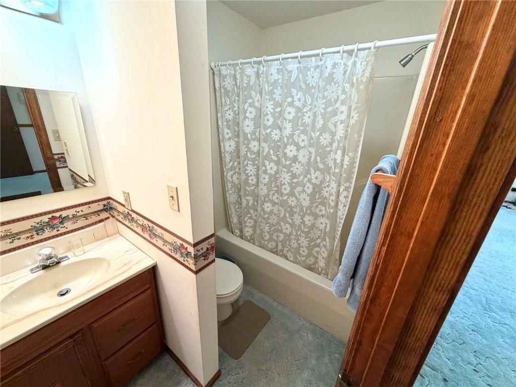 627 W Edwards Street — photo 8