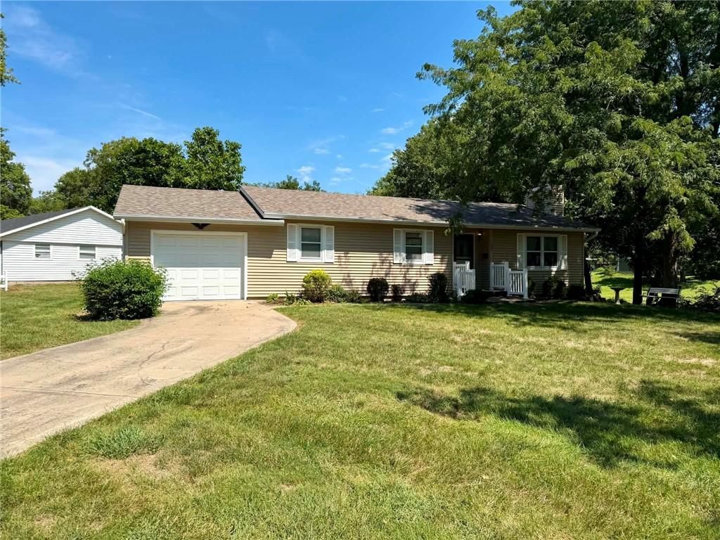 627 W Edwards Street — photo 18