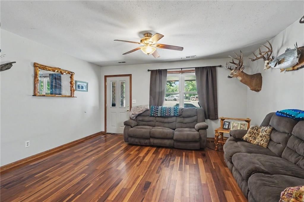 1014 Locust Street — photo 2