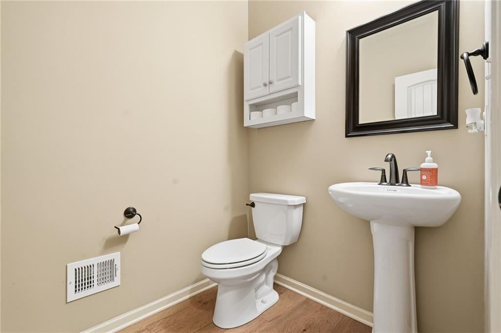 Photo 11 of 34 - 104 S Eastglen Drive, Raymore, MO 64083