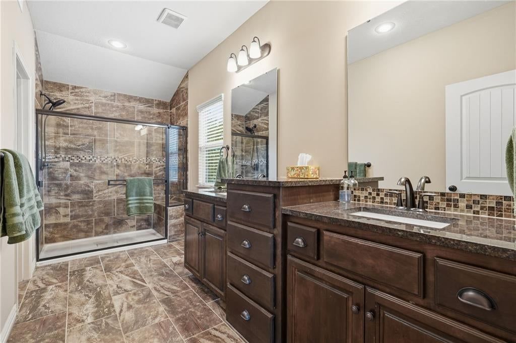 Photo 17 of 34, 104 S Eastglen Drive, Raymore, MO 64083