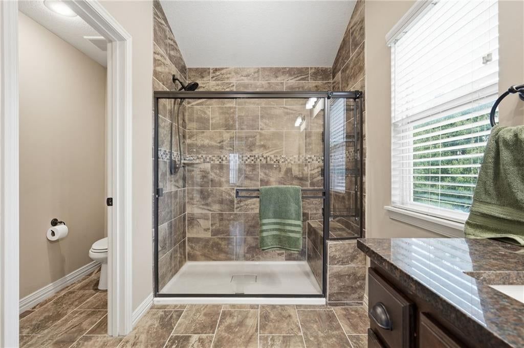 Photo 18 of 34 - 104 S Eastglen Drive, Raymore, MO 64083