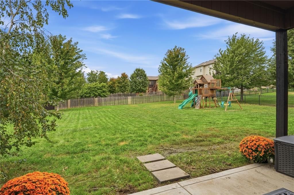Photo 30 of 34 - 104 S Eastglen Drive, Raymore, MO 64083