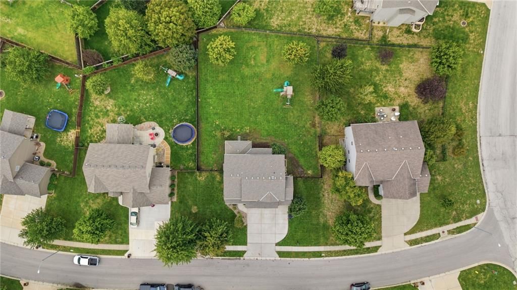 Photo 31 of 34 - 104 S Eastglen Drive, Raymore, MO 64083