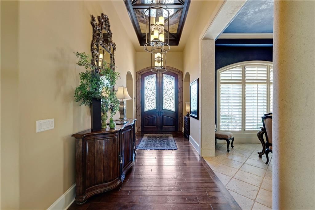 645 St James Court — photo 2