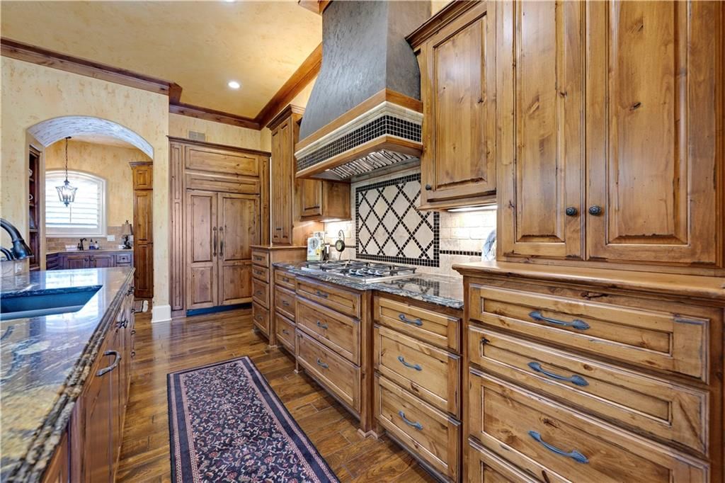 645 St James Court — photo 13