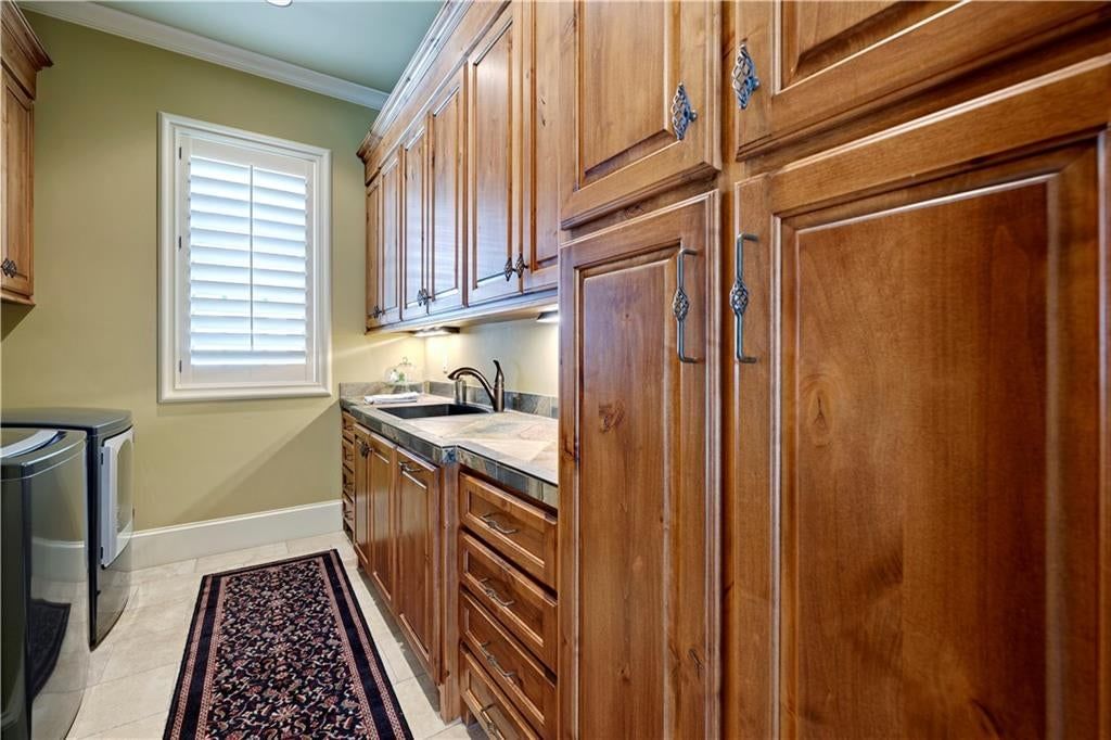 645 St James Court — photo 25
