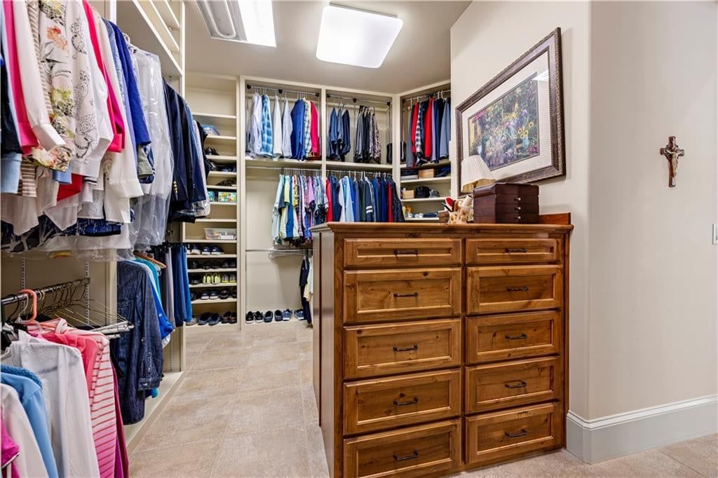 645 St James Court — photo 32