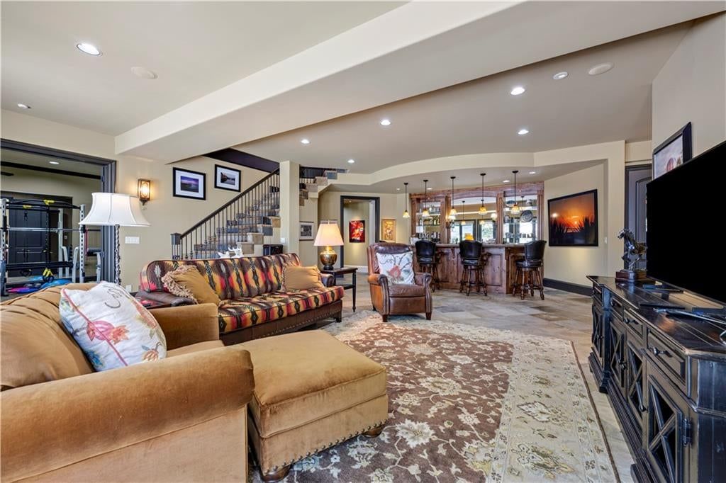 645 St James Court — photo 40