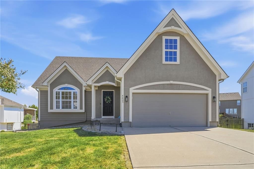 4405 SW Flintrock Drive, Lee's Summit, MO: listing photo 2