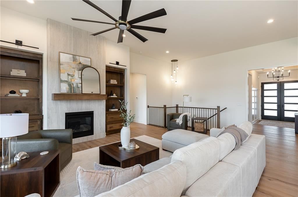18609 Mohawk Lane, Overland Park, KS