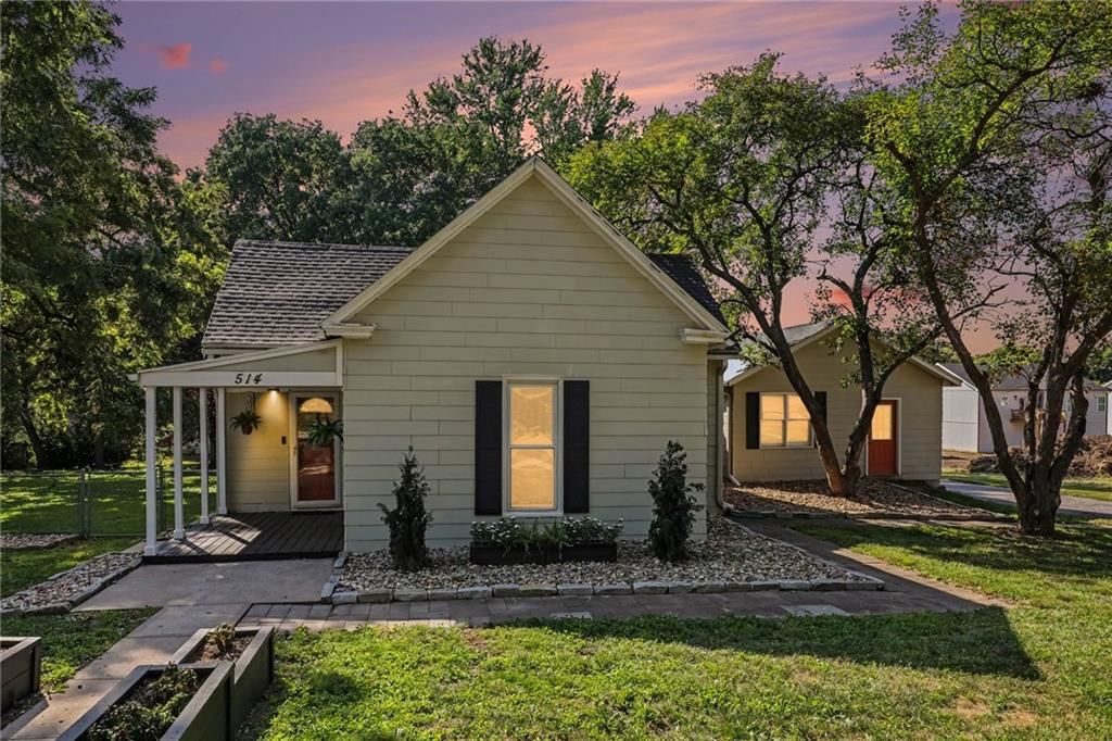 514 N MAPLE Avenue, Smithville, MO