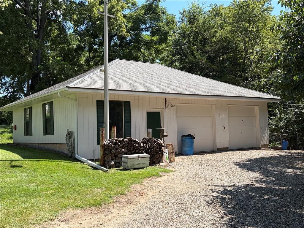 734 N Allen Road — photo 3