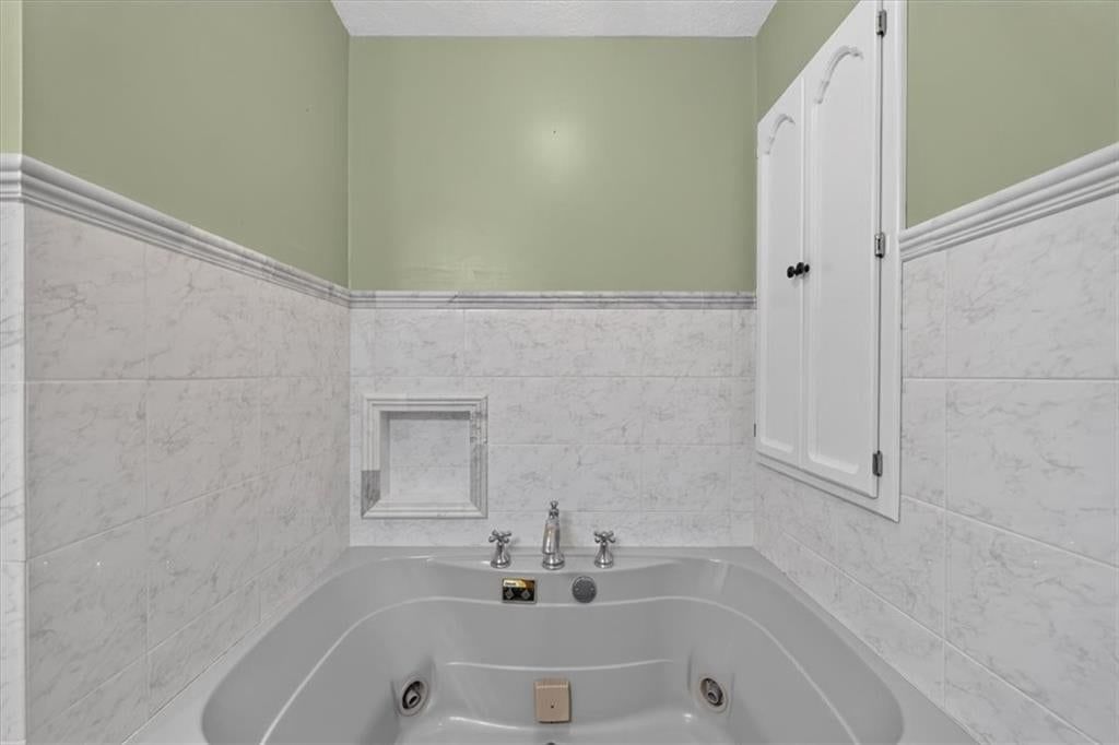 734 N Allen Road — photo 27