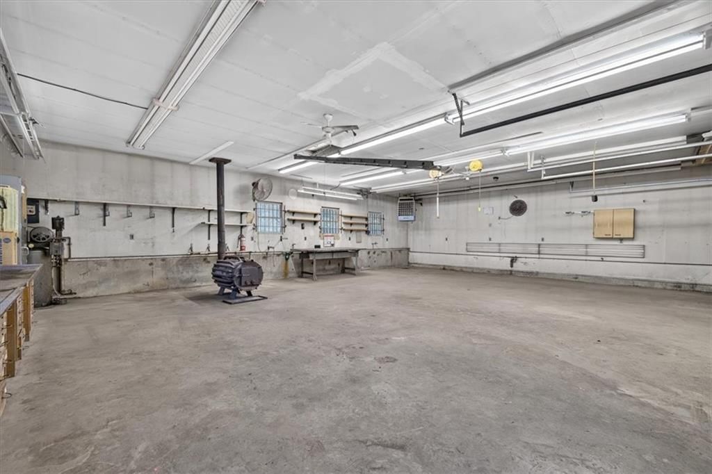 734 N Allen Road — photo 36