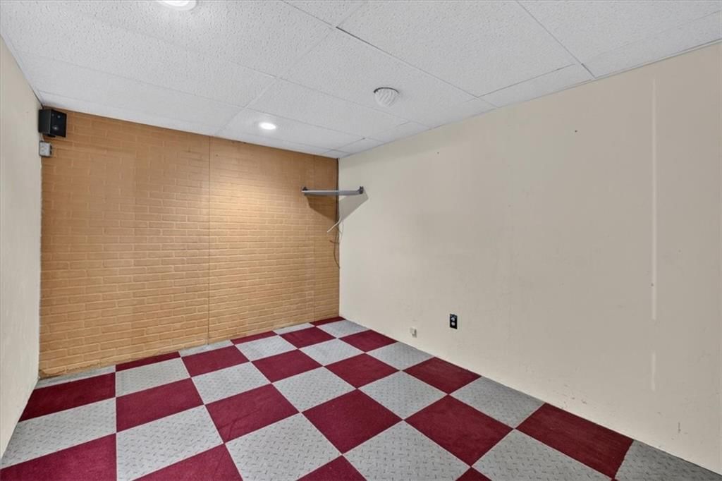 734 N Allen Road — photo 53