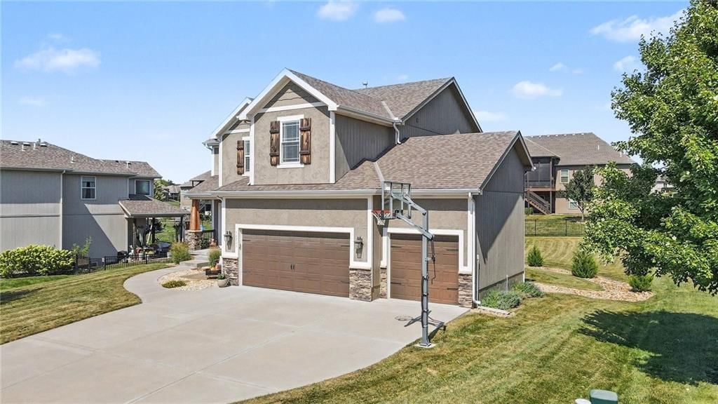 12725 N Overbrook Drive, Platte City, MO: listing photo 3