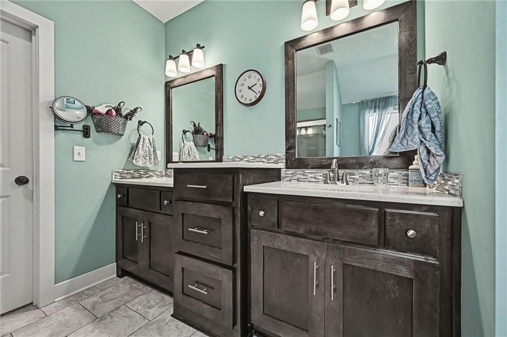 Photo 23 of 57 - 12725 N Overbrook Drive, Platte City, MO 64079
