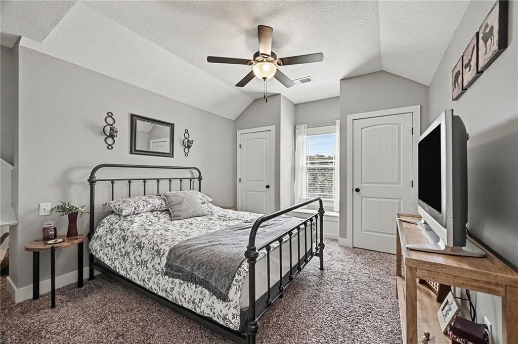 Photo 32 of 57 - 12725 N Overbrook Drive, Platte City, MO 64079
