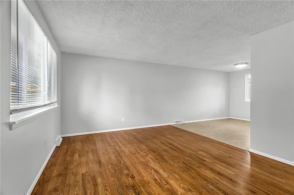 4024 N Spruce Avenue — photo 3