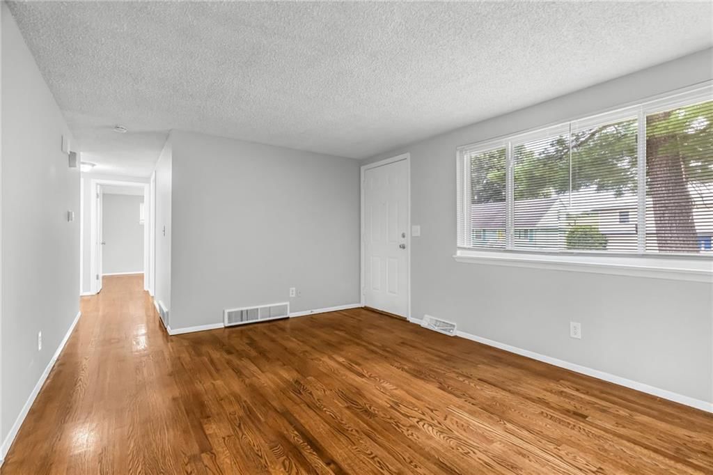 4024 N Spruce Avenue — photo 4