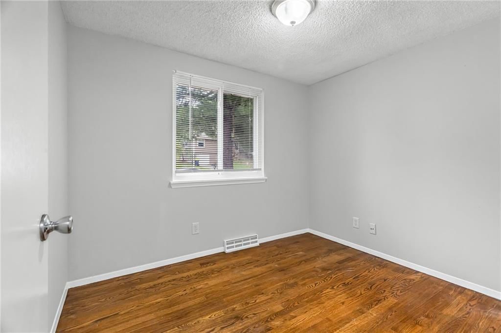 4024 N Spruce Avenue — photo 9