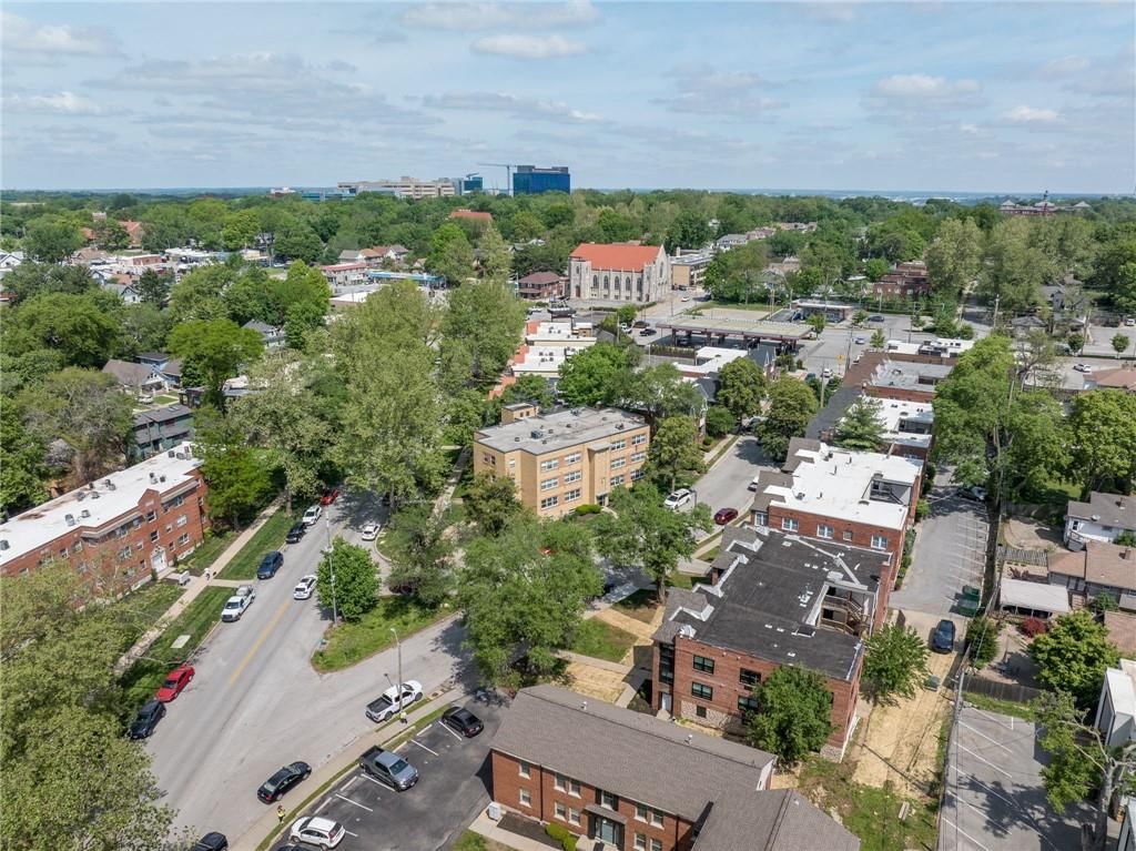 4339 Roanoke Parkway, Kansas City, MO