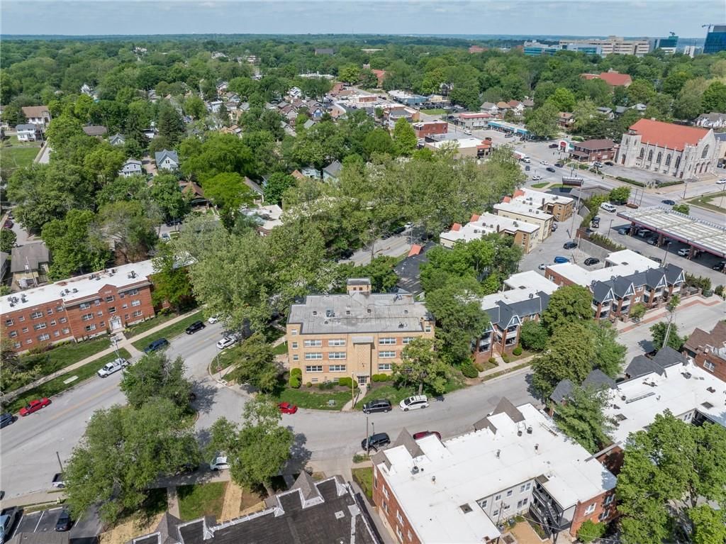 4339 Roanoke Parkway, Kansas City, MO: listing photo 2