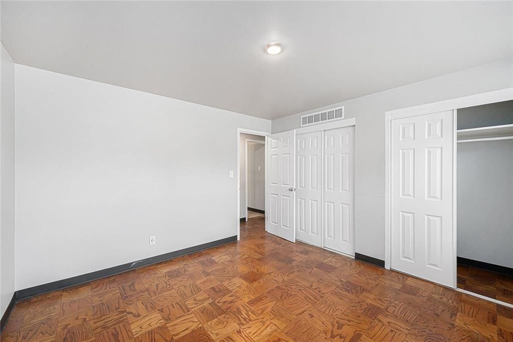 Photo 17 of 40 - 4339 Roanoke Parkway, Kansas City, MO 64111