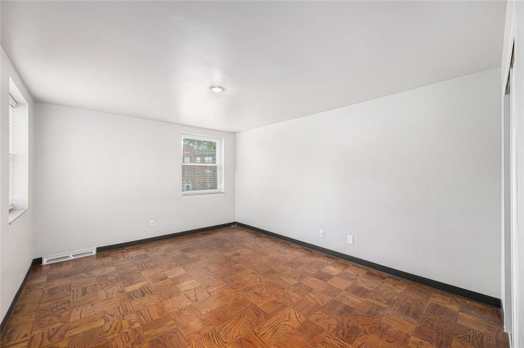 Photo 20 of 40 - 4339 Roanoke Parkway, Kansas City, MO 64111