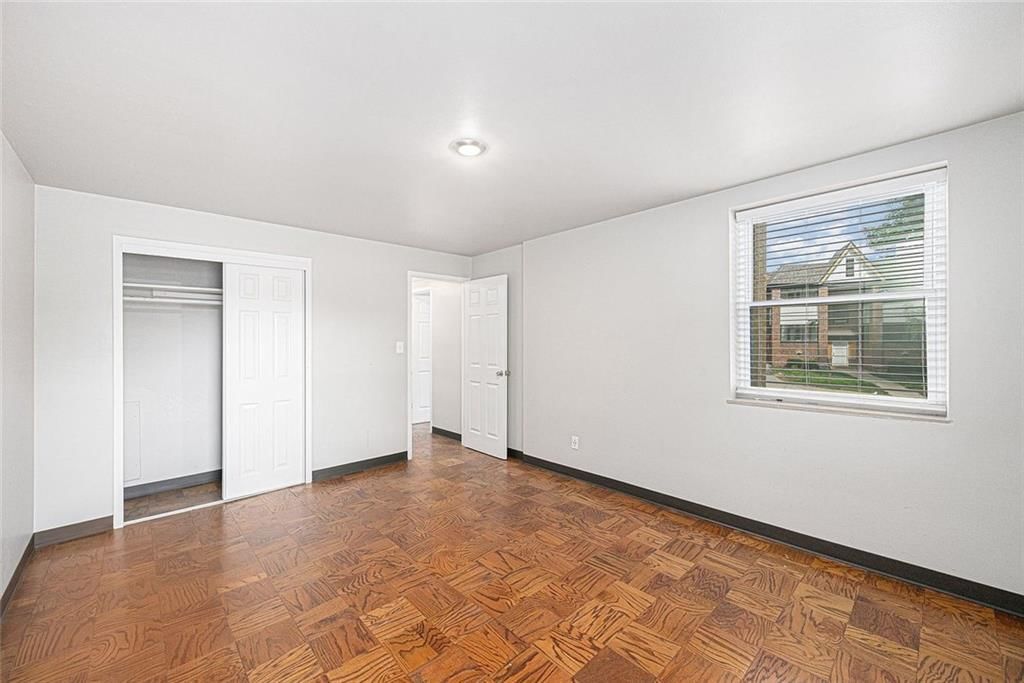 Photo 22 of 40 - 4339 Roanoke Parkway, Kansas City, MO 64111