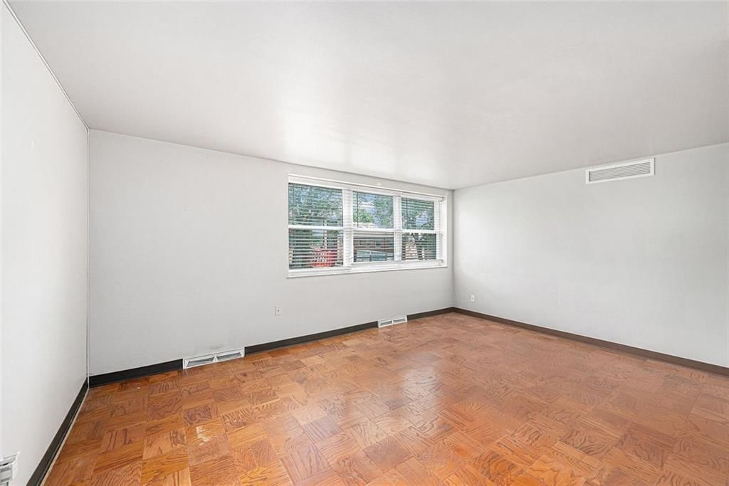 Photo 29 of 40 - 4339 Roanoke Parkway, Kansas City, MO 64111