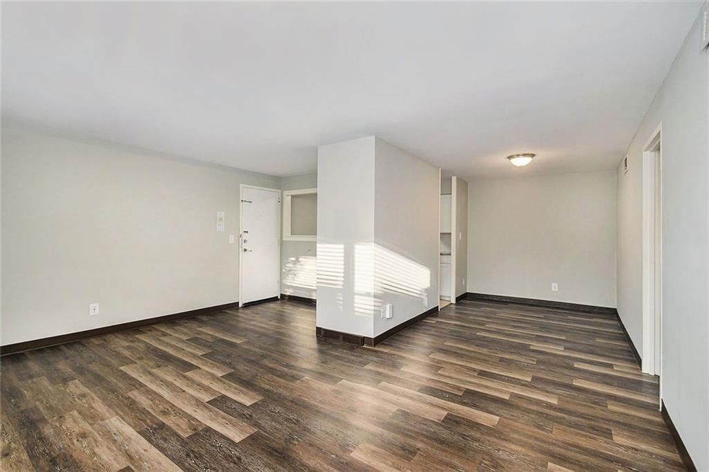 Photo 36 of 40 - 4339 Roanoke Parkway, Kansas City, MO 64111