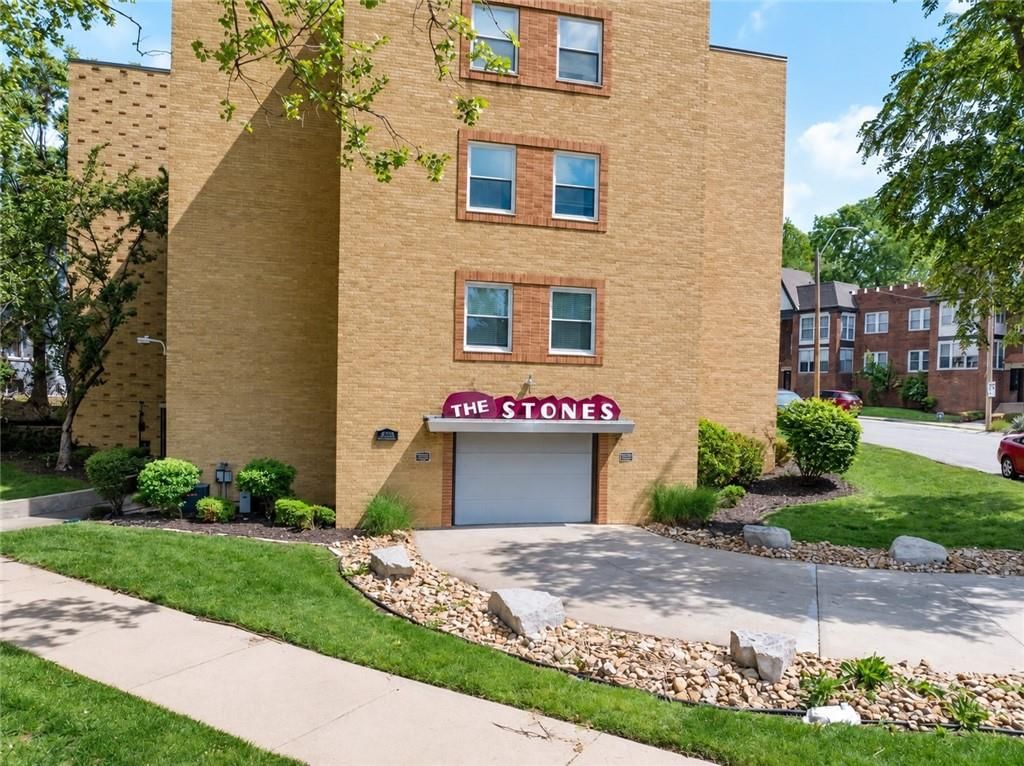 Photo 40 of 40 - 4339 Roanoke Parkway, Kansas City, MO 64111