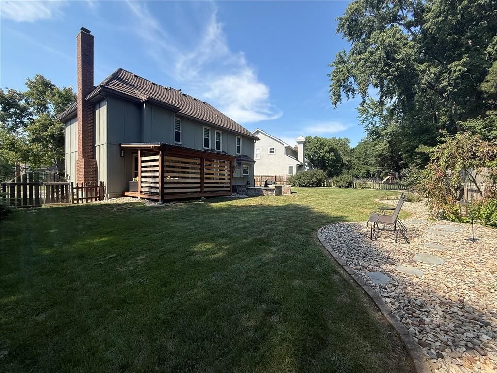 Photo 3 of 50 - 12317 Walmer Street, Overland Park, KS 66209
