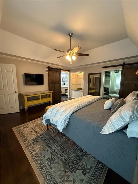 Photo 5 of 50 - 12317 Walmer Street, Overland Park, KS 66209