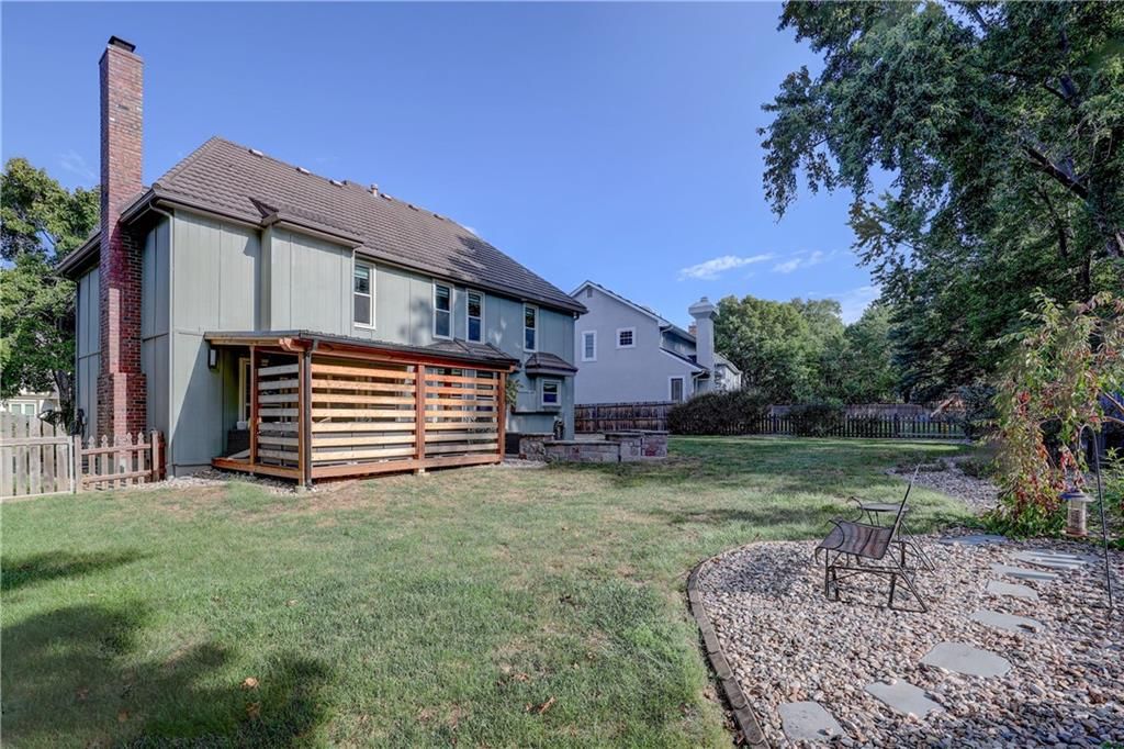Photo 8 of 50 - 12317 Walmer Street, Overland Park, KS 66209