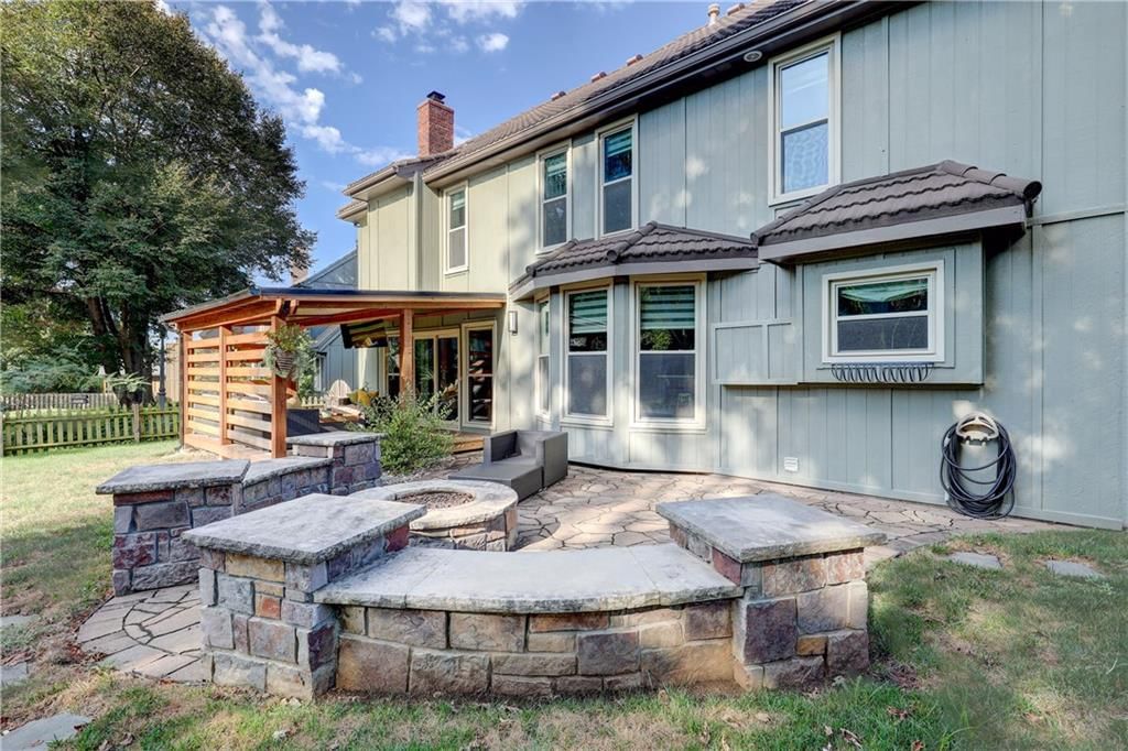 Photo 9 of 50 - 12317 Walmer Street, Overland Park, KS 66209