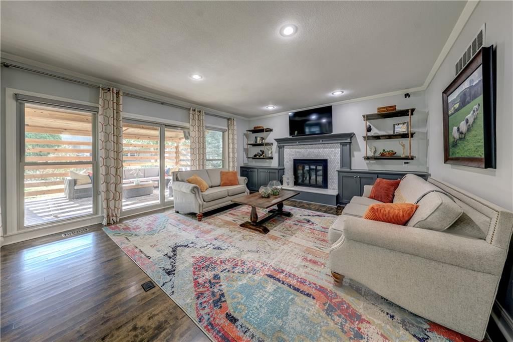 Photo 14 of 50 - 12317 Walmer Street, Overland Park, KS 66209