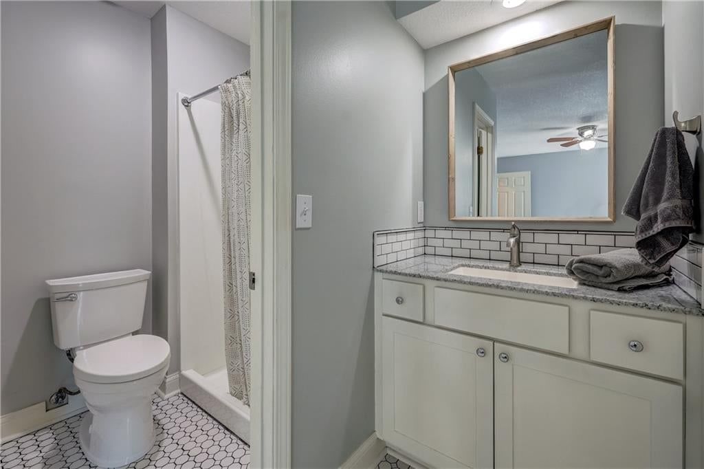 Photo 31 of 50 - 12317 Walmer Street, Overland Park, KS 66209