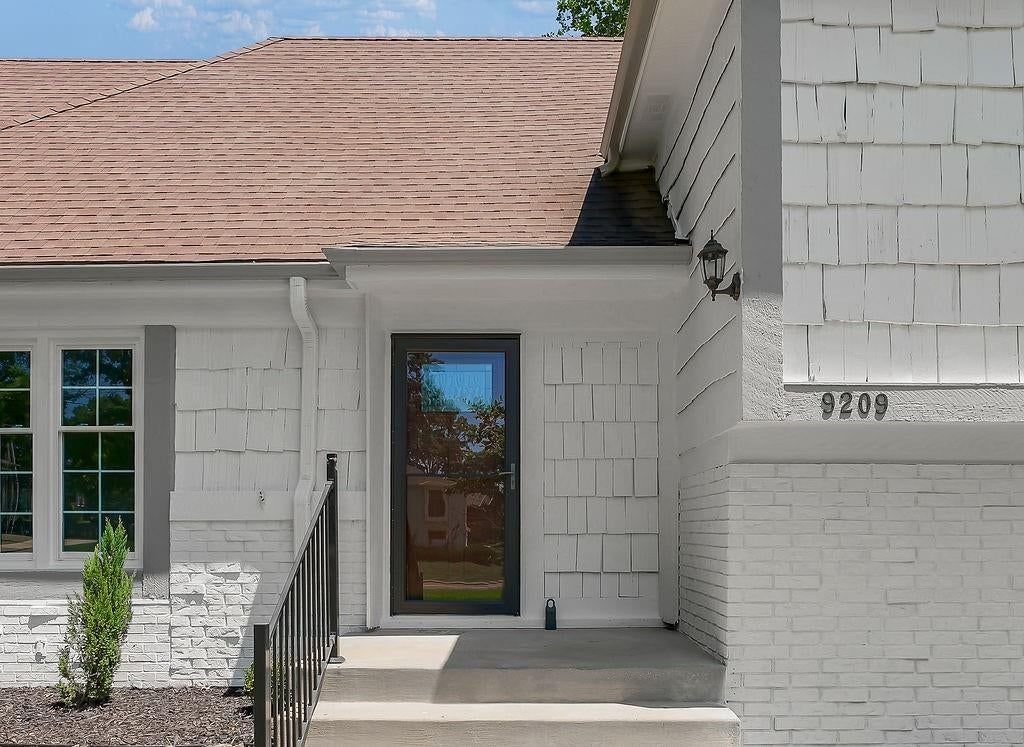9209 Roe Avenue — photo 5